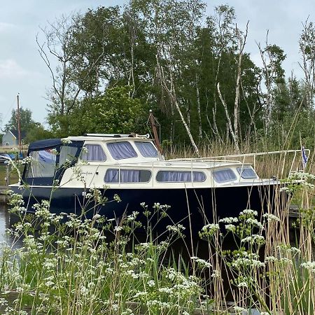 Boat Allemansfreon - Kamperen Op Het Water - Niet Om Mee Te Varen - Read Host Profile-Lees Hostprofiel Jutrijp Kültér fotó