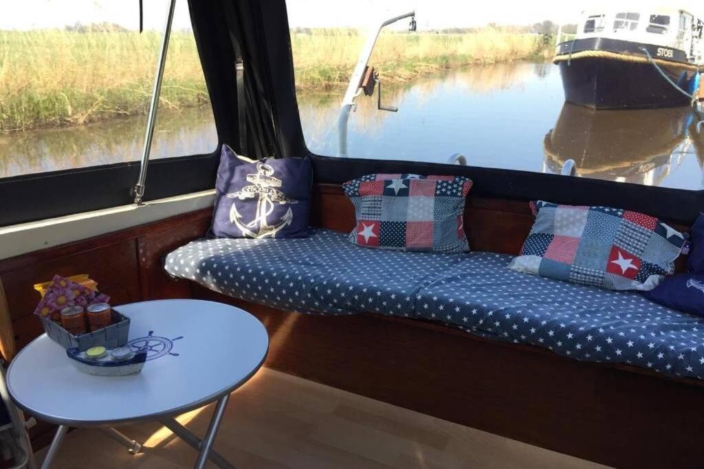 Boat Allemansfreon - Kamperen Op Het Water - Niet Om Mee Te Varen - Read Host Profile-Lees Hostprofiel Jutrijp Kültér fotó
