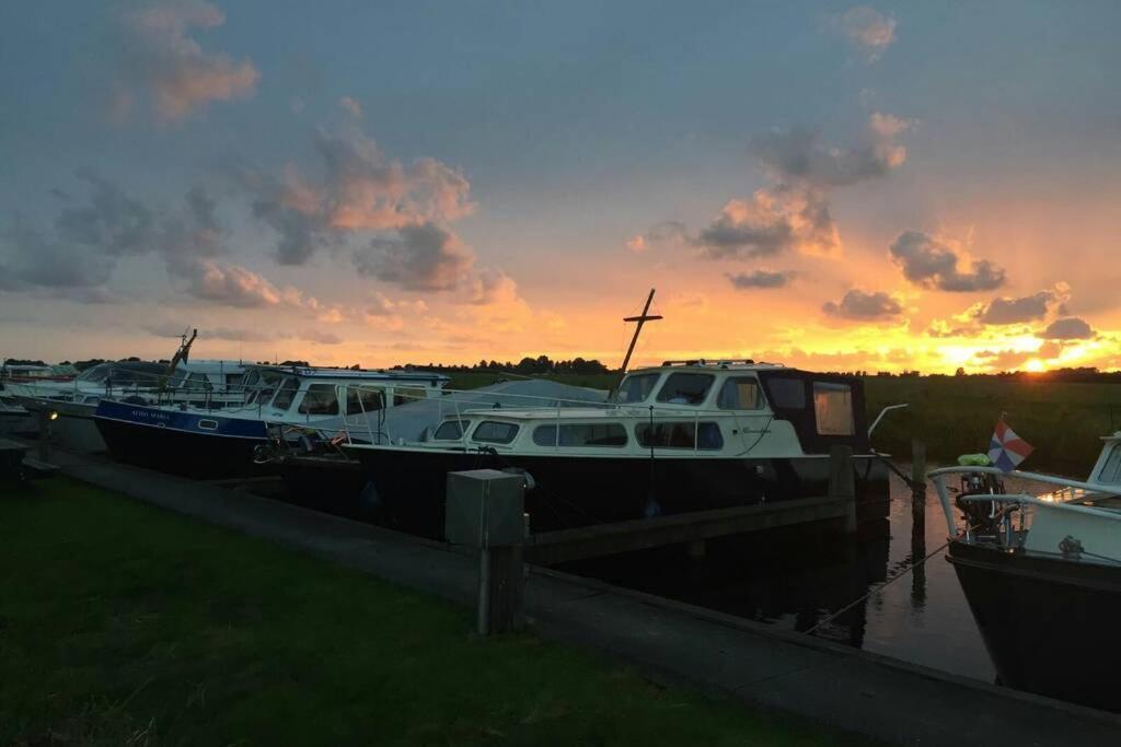 Boat Allemansfreon - Kamperen Op Het Water - Niet Om Mee Te Varen - Read Host Profile-Lees Hostprofiel Jutrijp Kültér fotó