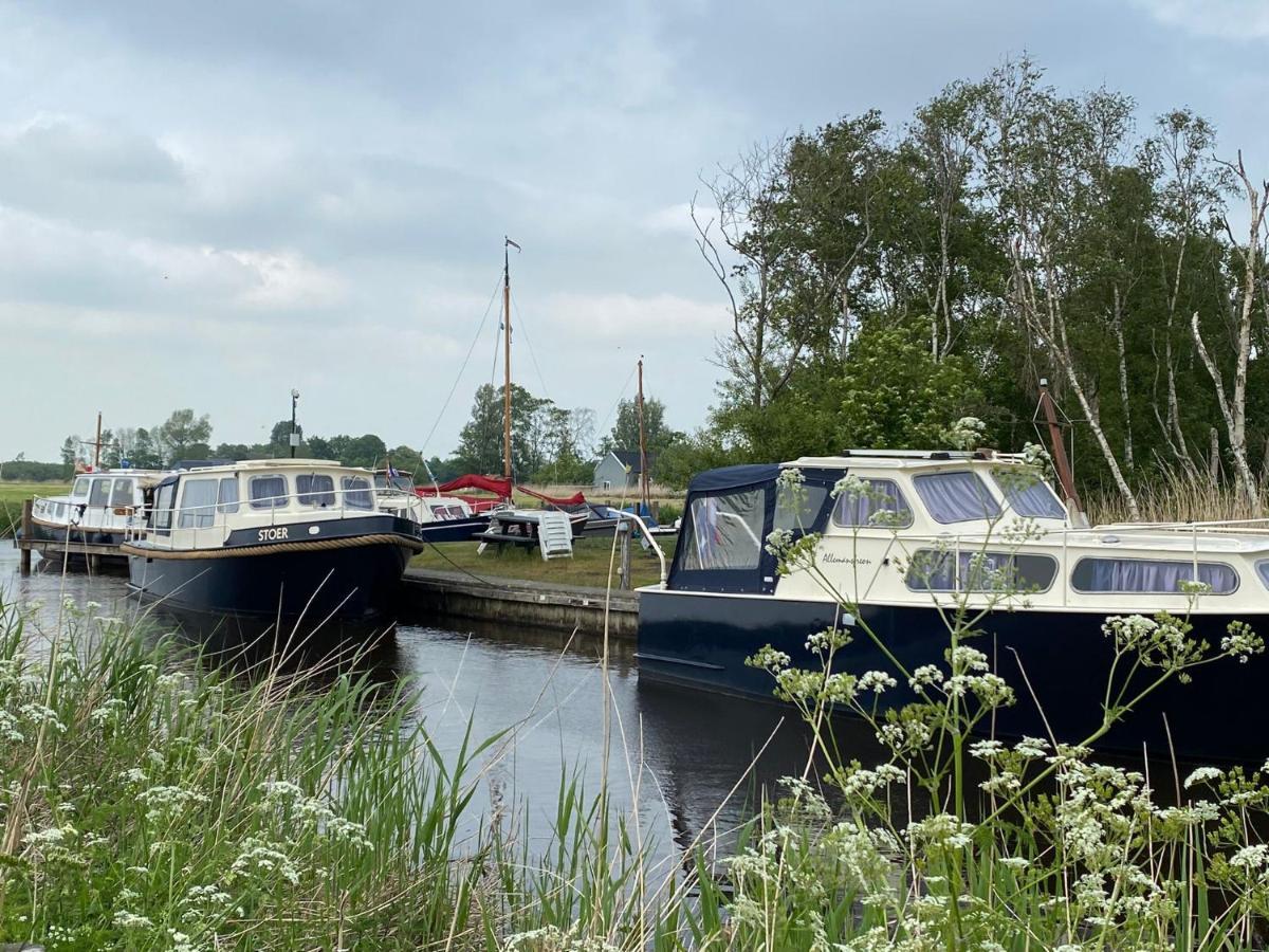 Boat Allemansfreon - Kamperen Op Het Water - Niet Om Mee Te Varen - Read Host Profile-Lees Hostprofiel Jutrijp Kültér fotó